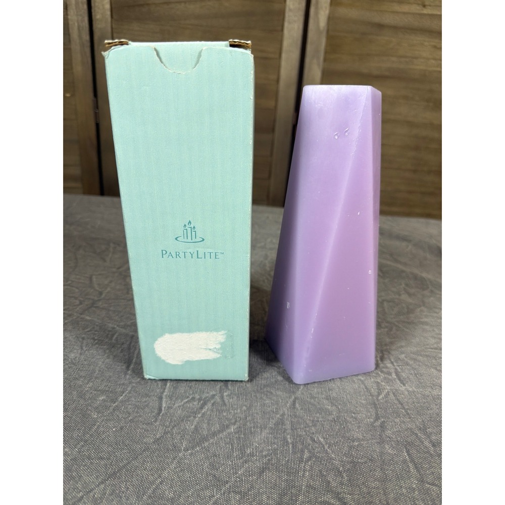 PartyLite Discover Pillar Candle Lavender Purple Geometric Twisted S10652 8.5in - Picture 1 of 4